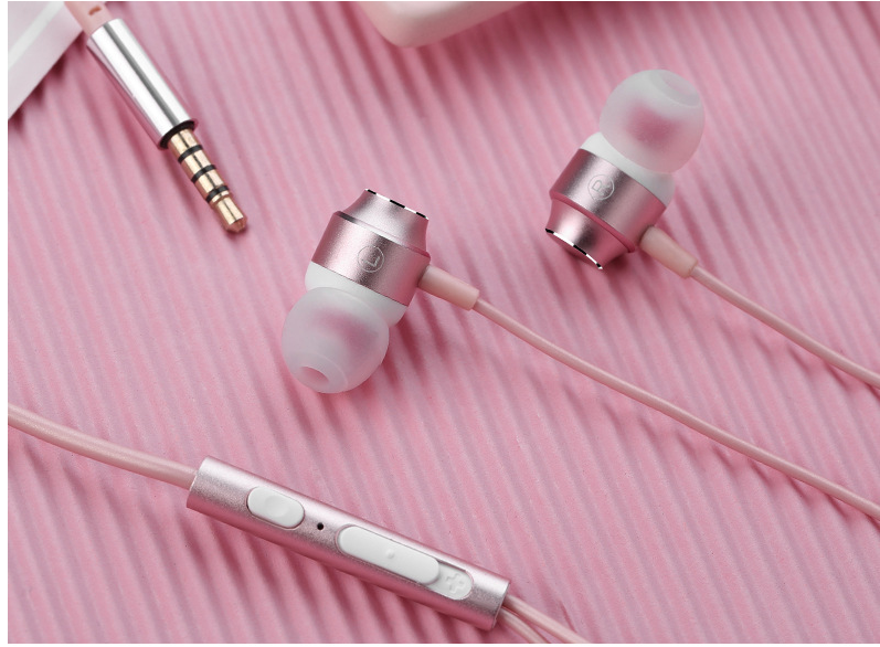 Magnetic suction bass wired headphones