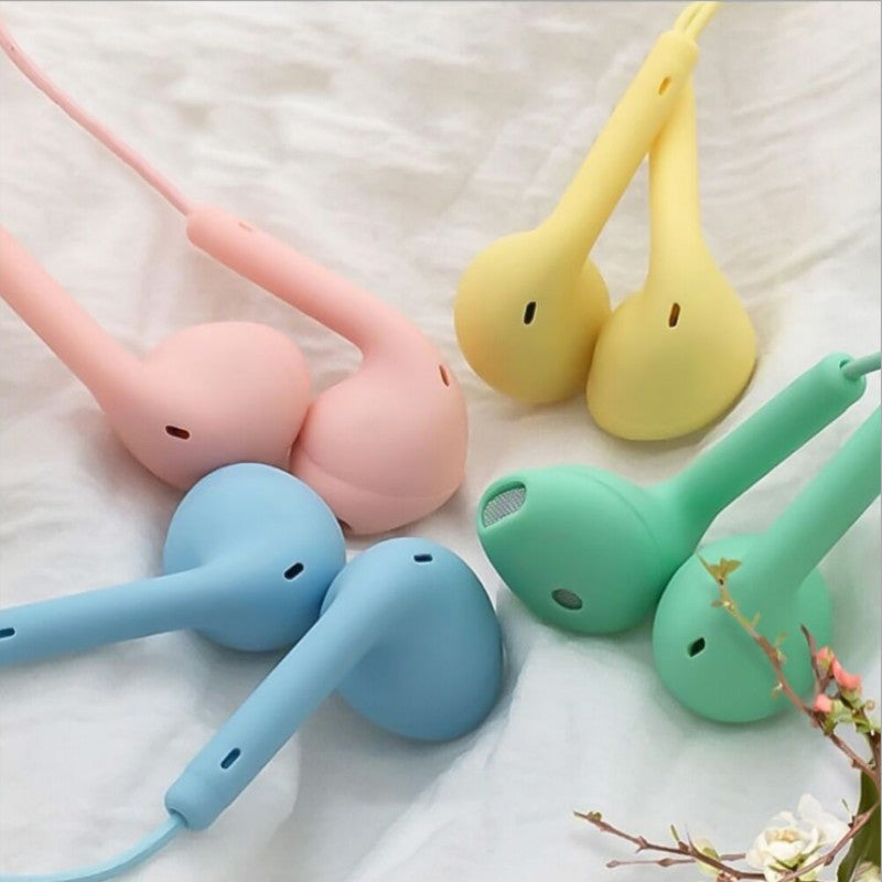 Supports in-ear earbud-style headphones