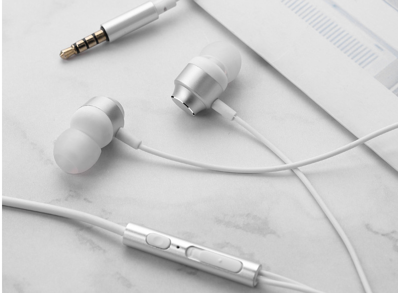 Magnetic suction bass wired headphones