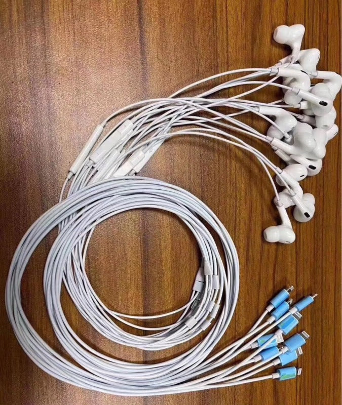 In-ear wired earphones with flat cables