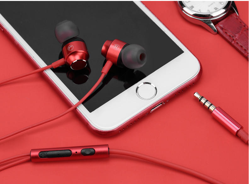Magnetic suction bass wired headphones